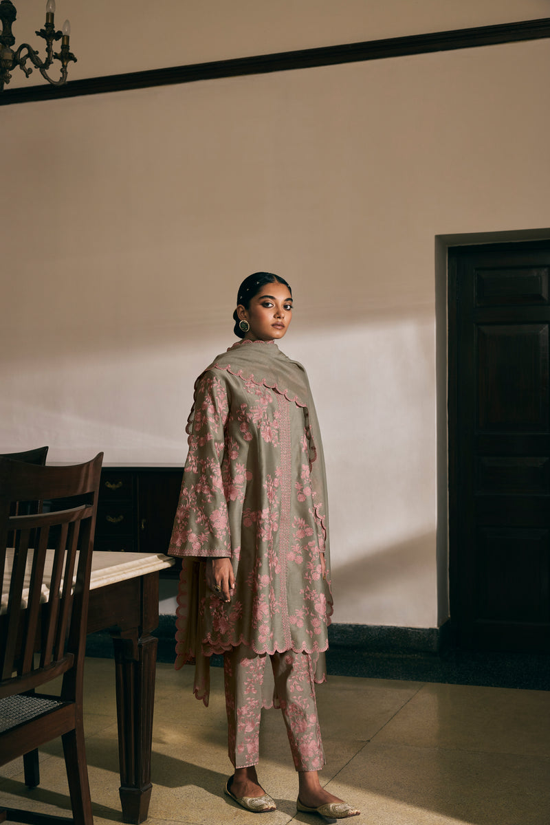 Olive-Green Kurta With Contrast Resham Work